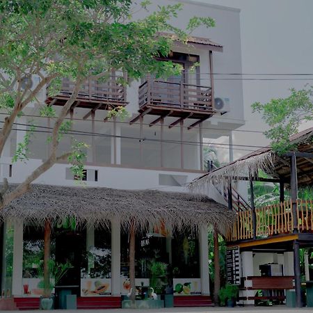 Wilpattu Restaurant & Guest House Pahala Maragahawewa ภายนอก รูปภาพ